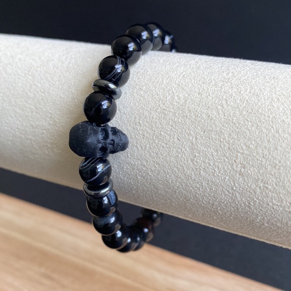 Polished Gray Banded Agate Skull Bracelet - Picture 3 of 4